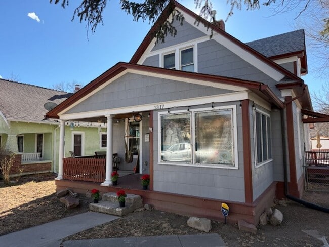 Building Photo - *West side charmer completely remodeled, mid century flare!