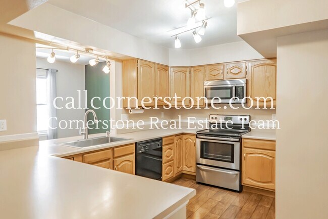 Building Photo - 2081 Sussex Ln