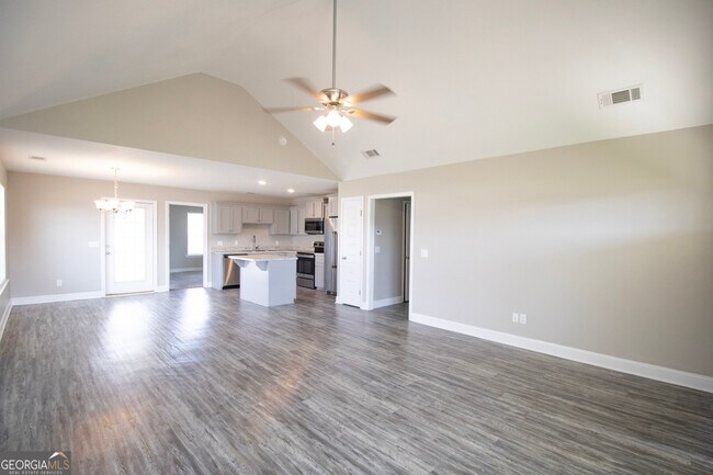 Building Photo - 7051 White Pine Ave