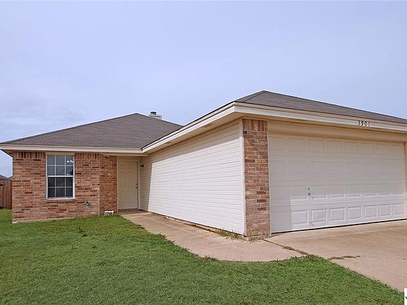 Building Photo - 3901 Captain Dr