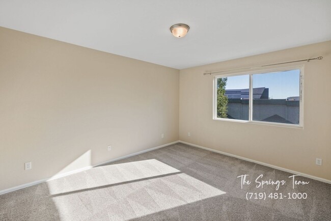 Building Photo - Charming 2BD/2.5BA Townhome with Attached ...