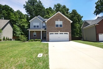 Building Photo - Three Bedroom with Bonus in Sango!