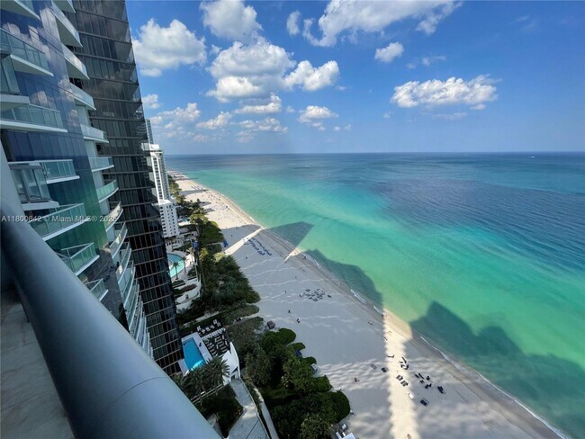 Building Photo - 17121 Collins Ave