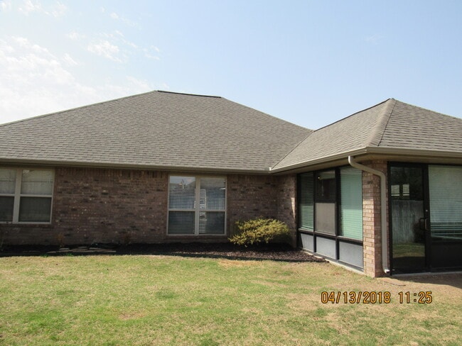 Building Photo - Fantastic home located in Eastlake