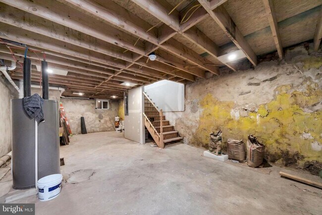 Building Photo - 1119 Thomas St