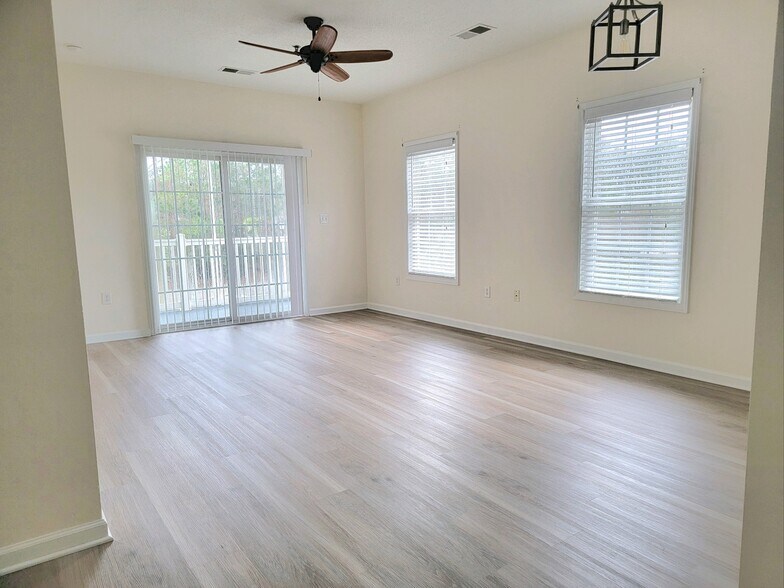 Building Photo - 2070 Cross Gate Blvd