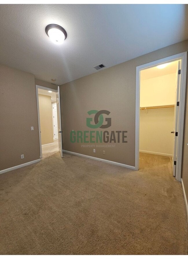 Building Photo - Spacious 4 Bedroom 3 Bath in Patterson! AV...