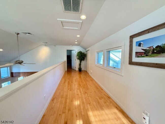 Building Photo - 73 Forest Lake Dr