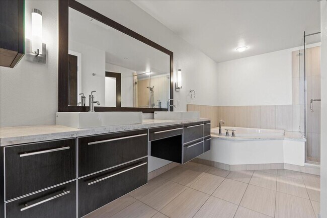 Building Photo - Stunning Modern 2 Bedroom, 2 Bathroom Home!