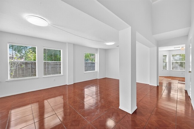 Building Photo - 8366 Golf Green Cir