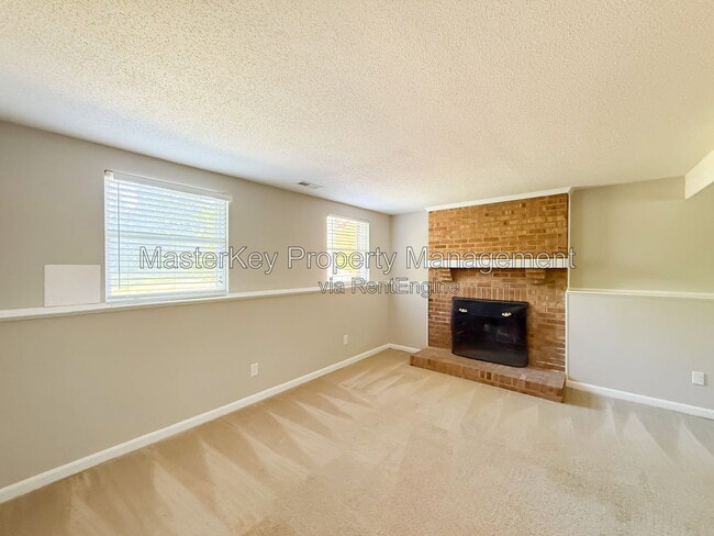 Building Photo - 704 E Dynasty Dr