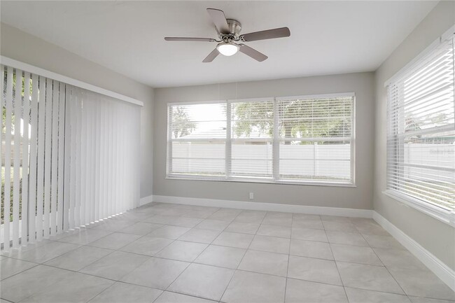 Building Photo - 2844 Oak Lea Dr