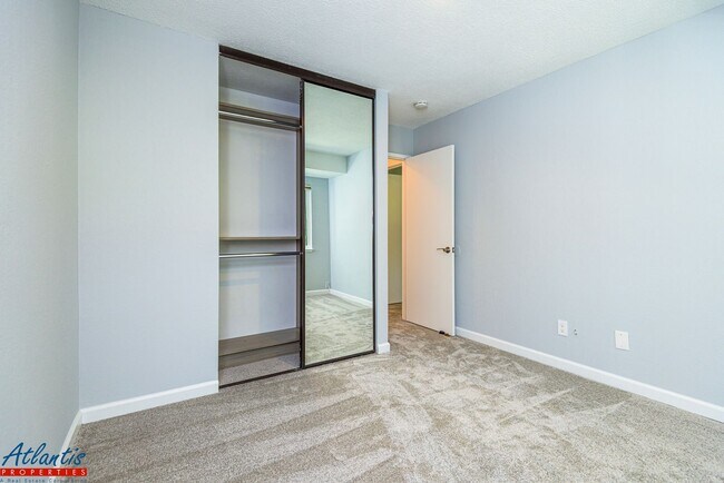 Building Photo - Beautiful Condo | Central A/C | Private Balcony