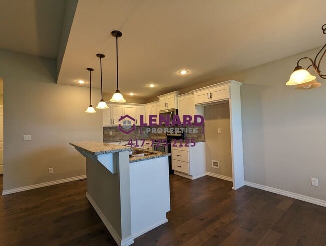 Building Photo - Beautiful 3 Bedroom House!