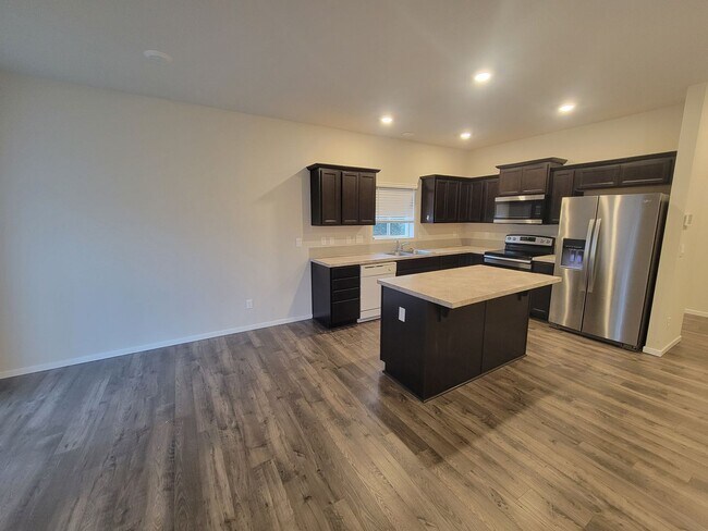 Building Photo - Spacious Bremerton 3 Bedroom, Available Now!