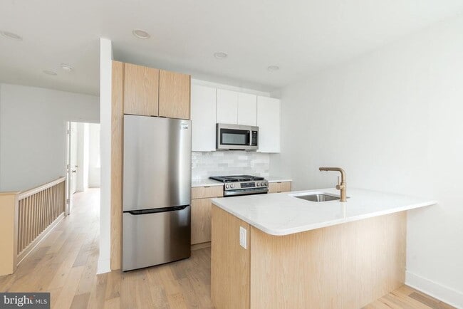 Building Photo - 5461 W Berks St