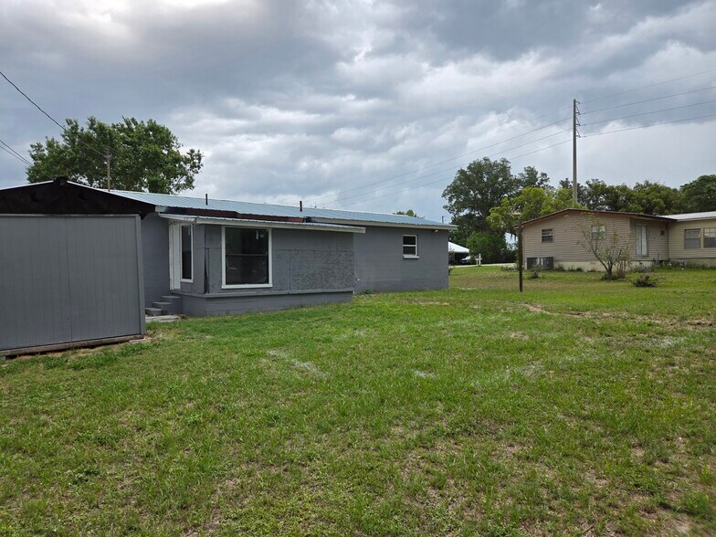 Building Photo - 506 E Maple St
