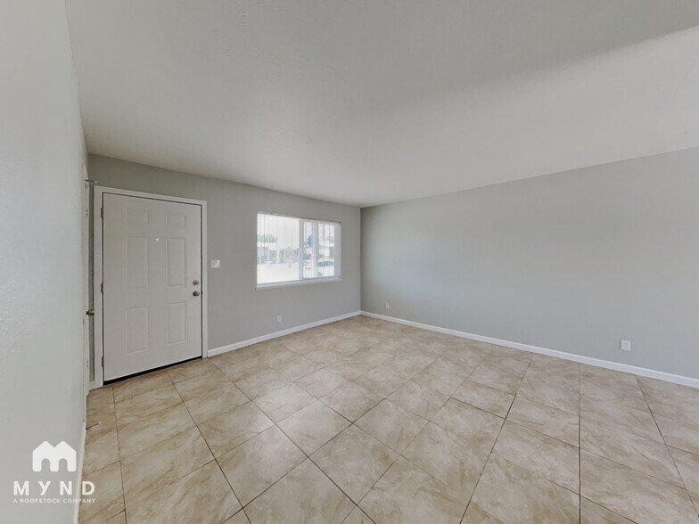 Building Photo - 640 Hause Ave