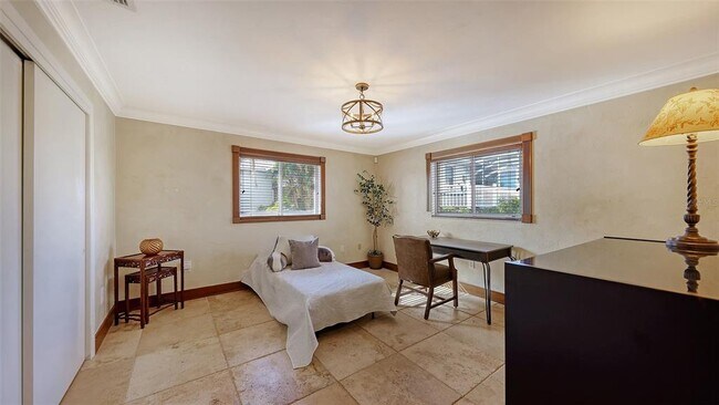 Building Photo - 4216 Plumosa Terrace