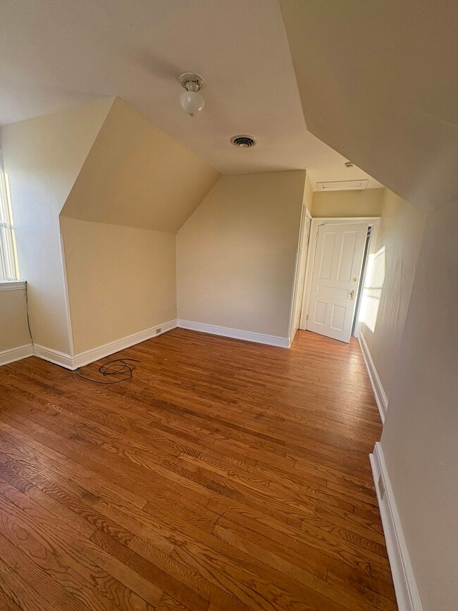 Building Photo - 509 Monroe Ave