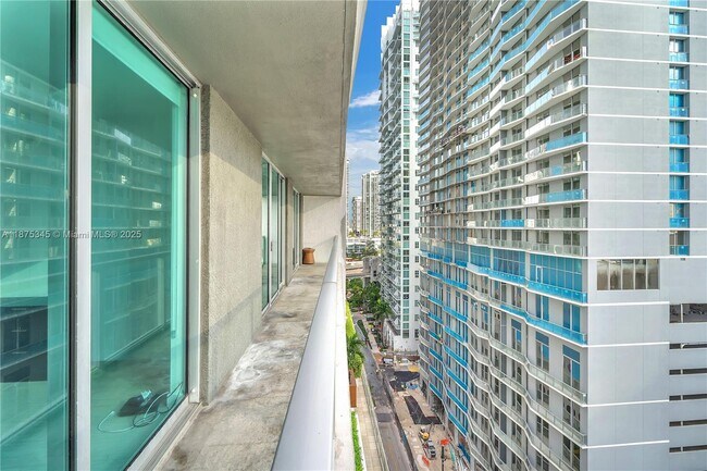 Building Photo - 500 Brickell Ave