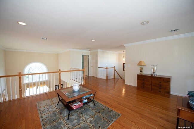 Building Photo - 546 Bardini Dr