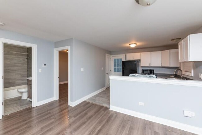 Building Photo - 4 bedroom in Lansing IL 60438