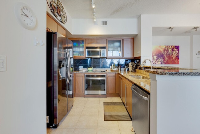 Building Photo - 2065 S Ocean Dr