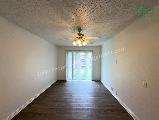 Building Photo - 3 Bed / 2 Bath Townhome - Fenced Yard, Community Pool, Washer & Dryer Included | Irving 75038