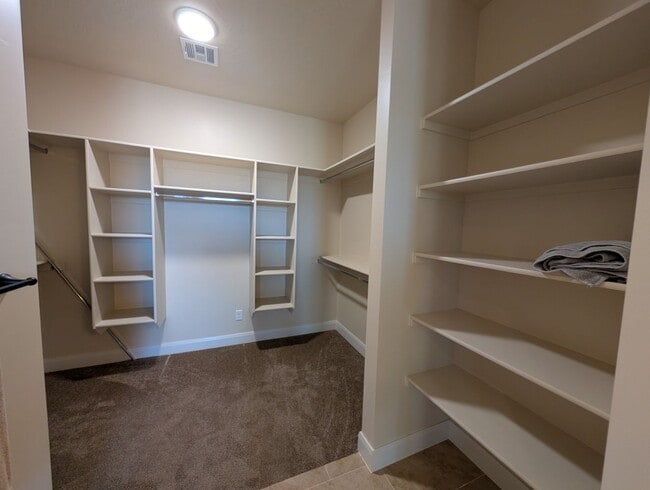 Building Photo - 951 N Main St