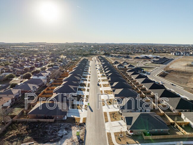 Building Photo - 5200 Rose Gdn Lp