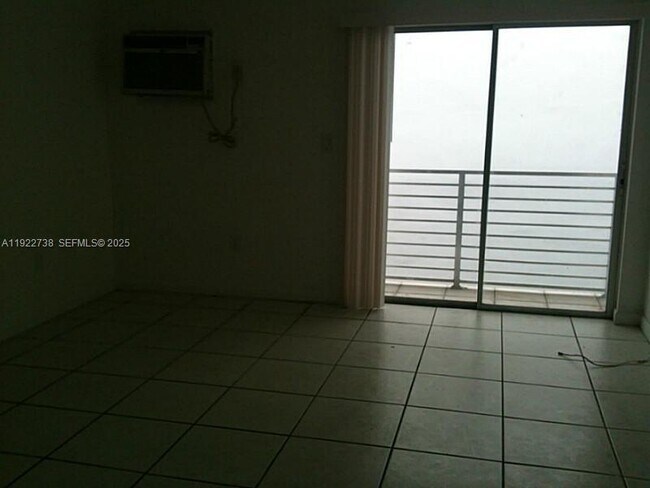 Building Photo - 1441 Lincoln Rd