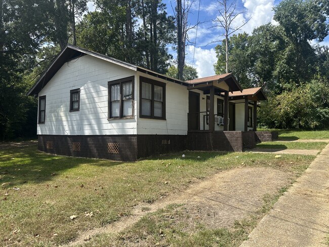 Primary Photo - 301 W Lula St