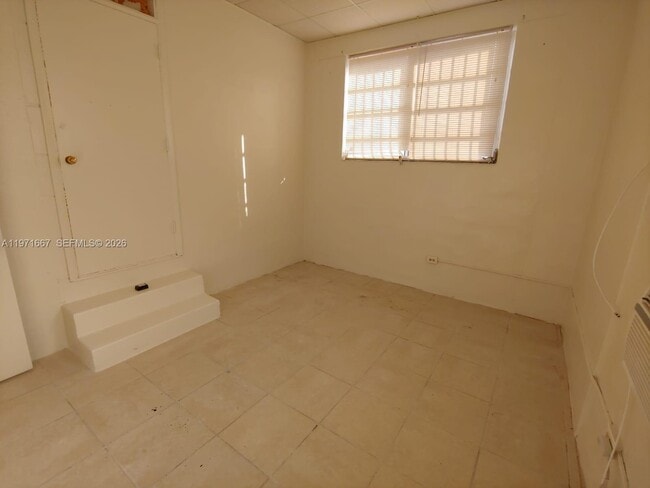 Building Photo - 1465 NE 149th St