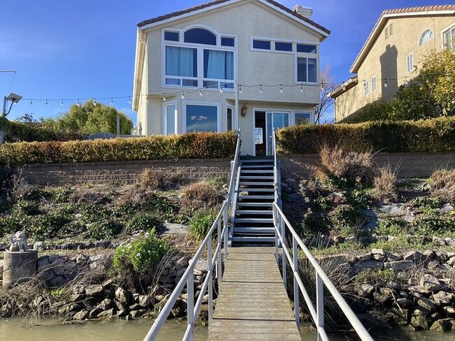 Building Photo - Napa Yacht Club Riverfront home in gated c...