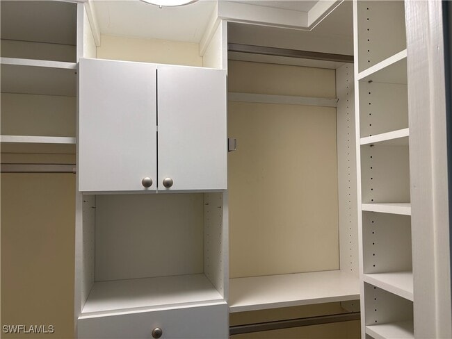 Building Photo - 900 8th Ave S