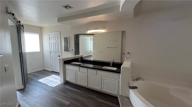 Building Photo - 537 Fiddlehead Ave