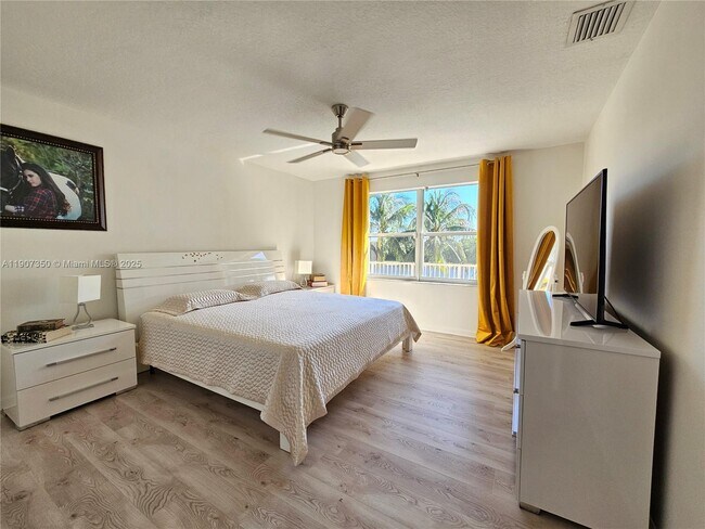 Building Photo - 17468 SW 36th St