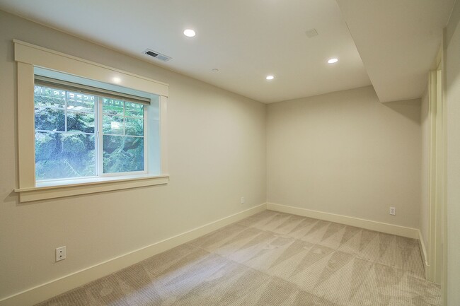 Building Photo - 3Bd/3.25Ba Kirkland Townhome