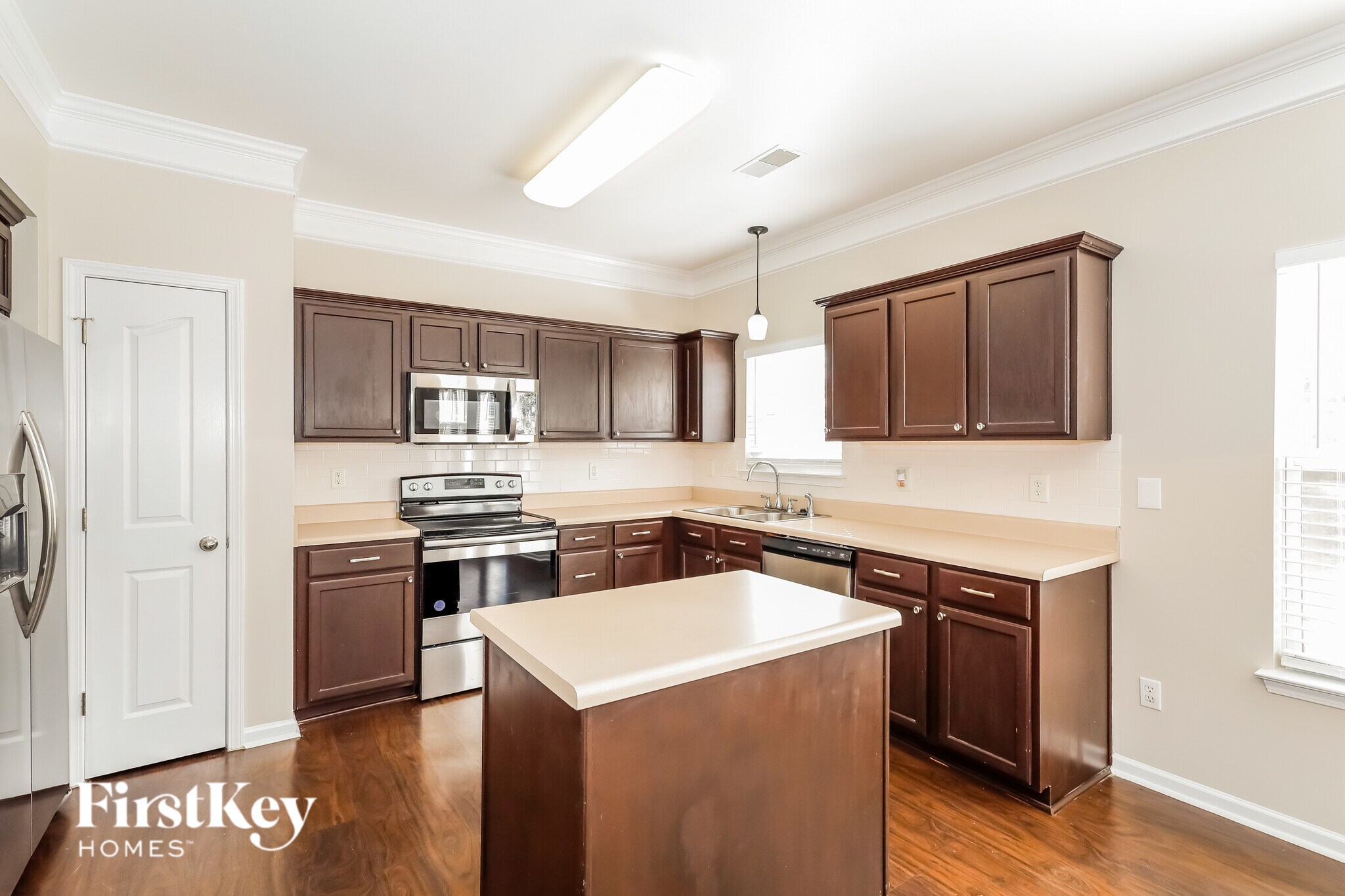 Building Photo - 16034 Stuarts Draft Ct