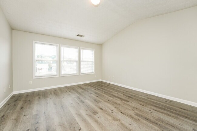 Building Photo - 411 Pondweed Dr