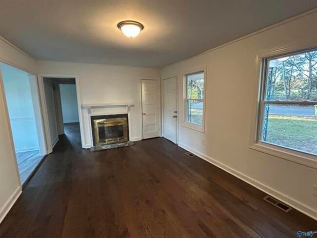 Building Photo - 4011 Pine Ave SW
