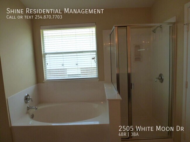Building Photo - 2505 White Moon Dr