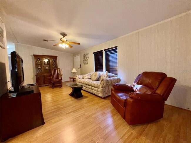 Building Photo - 10942 Poplar St NE