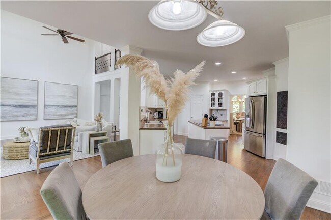 Building Photo - 2870 Roanoke Rd