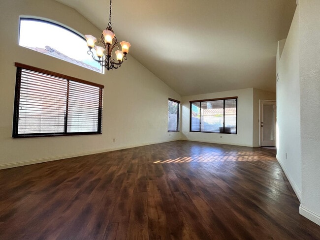 Building Photo - 187 W Amanda Ln