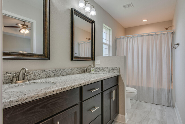 Building Photo - 2081 Bella Breeze Ct