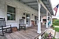 Building Photo - 19 E Germantown Pike