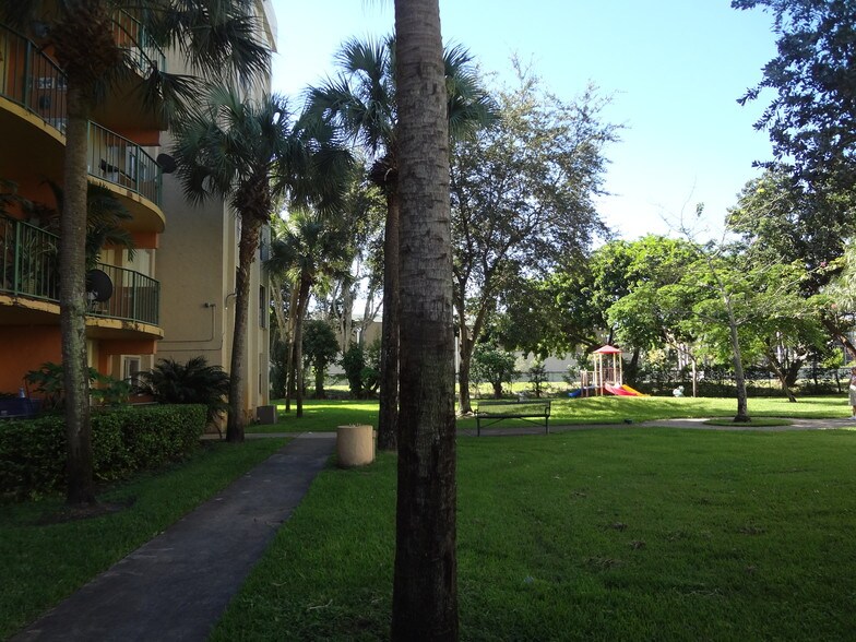 Walkway - 9310 Fontainebleau Blvd