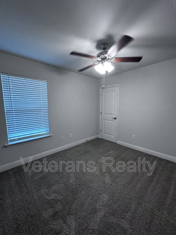 Building Photo - 14073 Fox Hill Dr